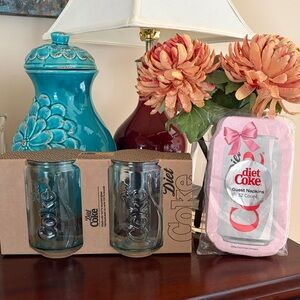 NWT Diet Coke Lovers Bundle Green Embossed 2-Pc. Glass Set and 32 Count Napkins